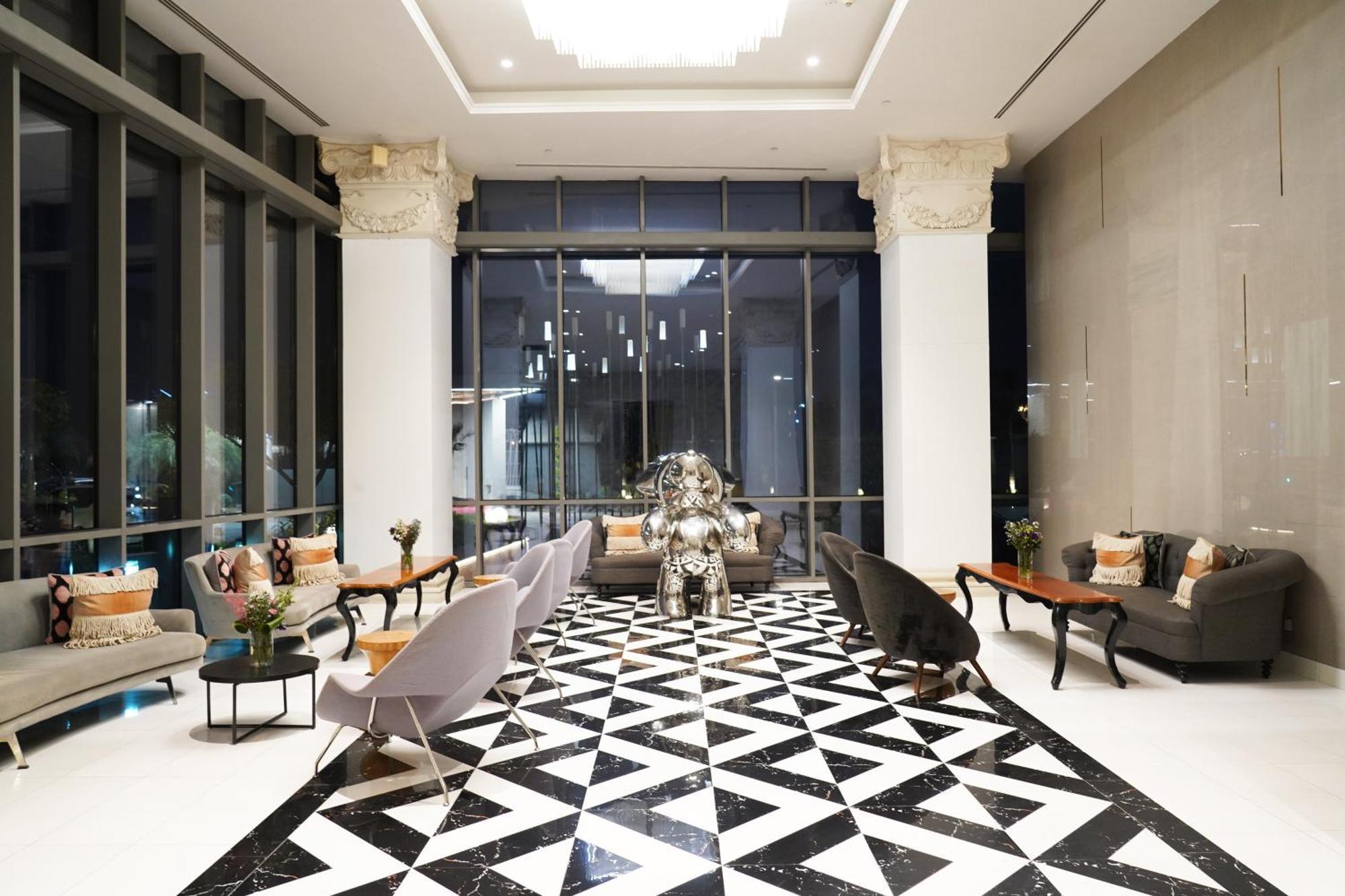 The Nishat Hotel Johar Town Lahore Exterior foto Lobby
