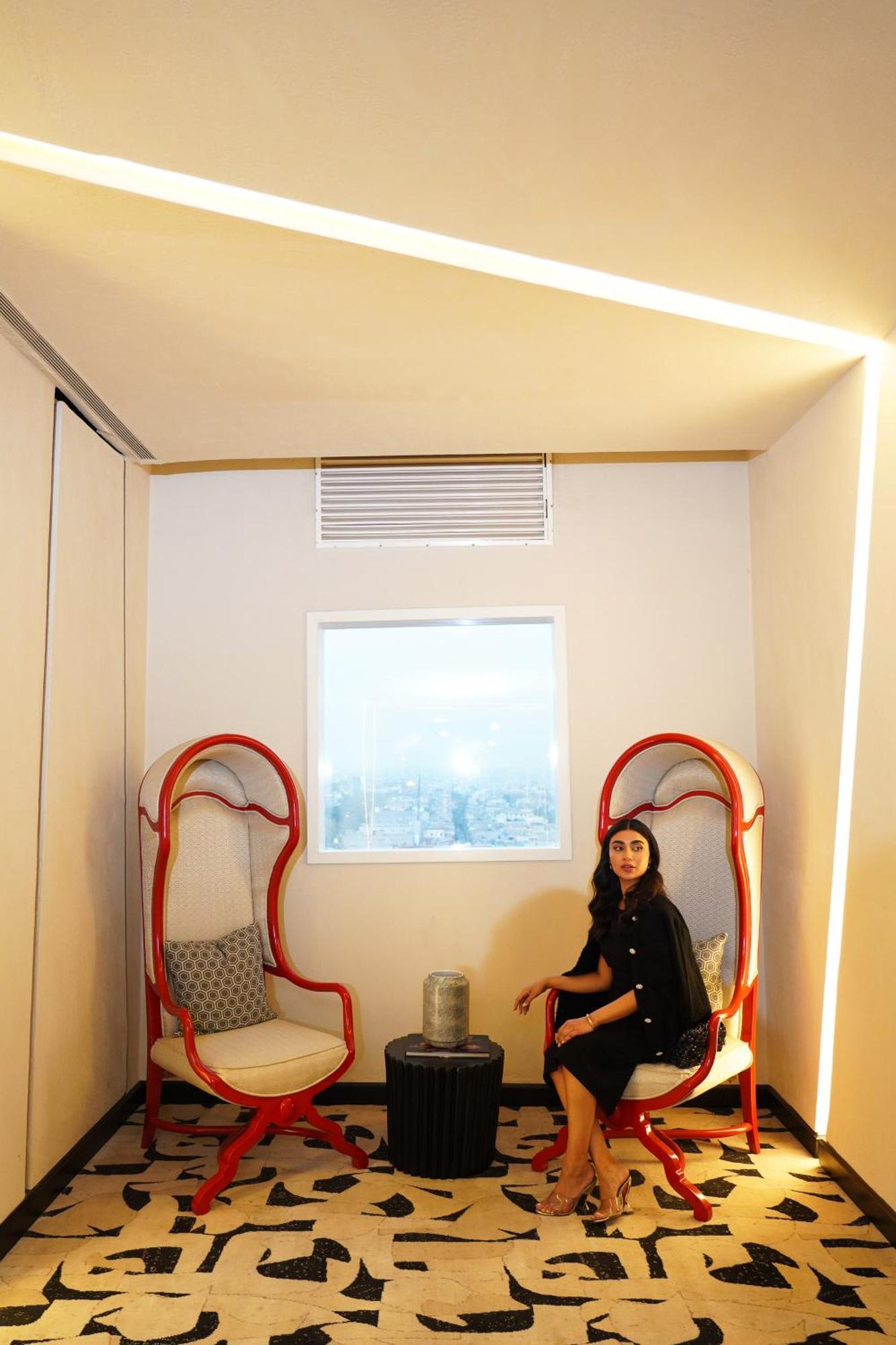 The Nishat Hotel Johar Town Lahore Exterior foto A room at the hotel