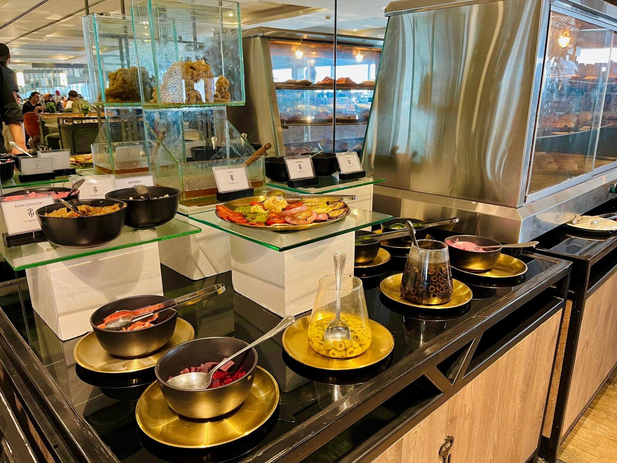 The Nishat Hotel Johar Town Lahore Exterior foto A buffet at a hotel